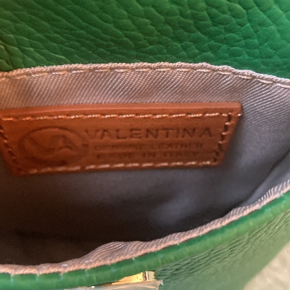 NWT Valentina Kelly Green Italian Pebbled Leather Xbody Sm Bag Gold Chain Strap - Picture 12 of 13